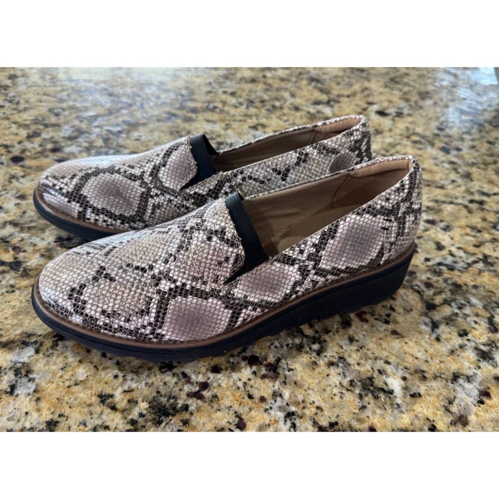 Women's Sz 9 Clarks Collection Soft Cushion Slip On Shoes Flats Brown Snakeprint